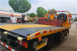 和龙附近拖车电话号码服务